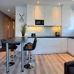 Nowoczesne Sun Seasons 24 W Szklarskiej Porebie Z Parkingiem By Renters Apartment