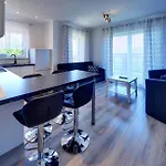 Nowoczesne Sun Seasons 24 W Szklarskiej Porebie Z Parkingiem By Renters Apartment