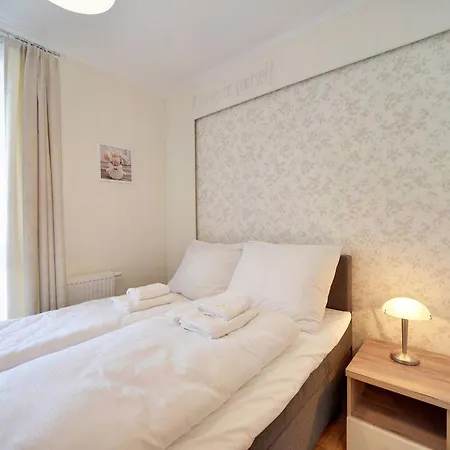 Nowoczesne Sun Seasons 24 W Szklarskiej Porebie Z Parkingiem By Renters Sklářská Poruba